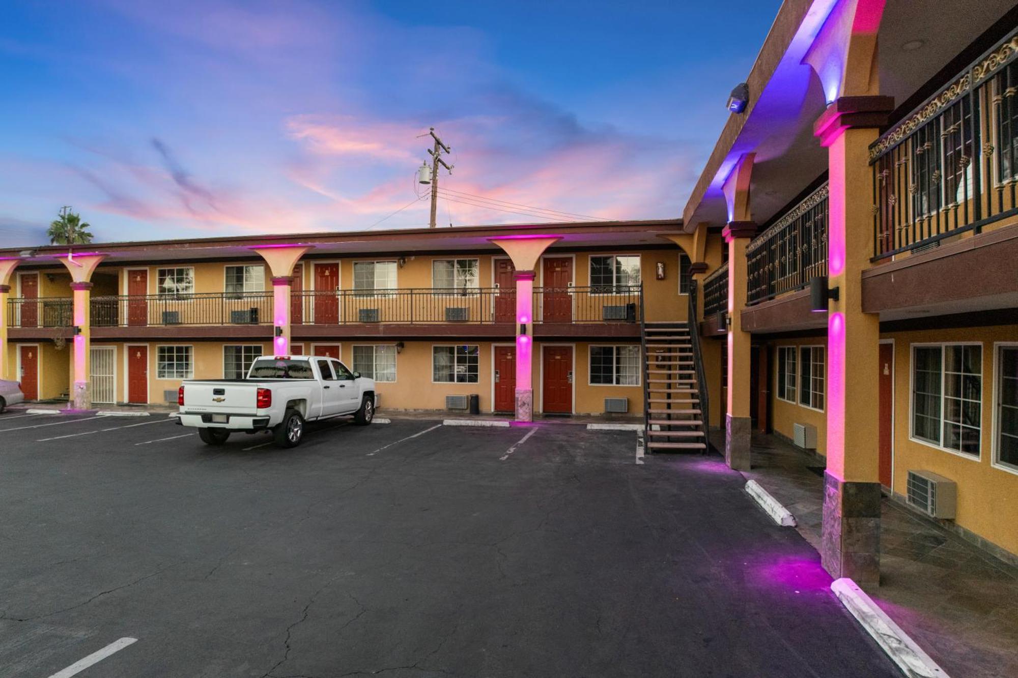 Sky Palm Motel - Orange Eksteriør billede